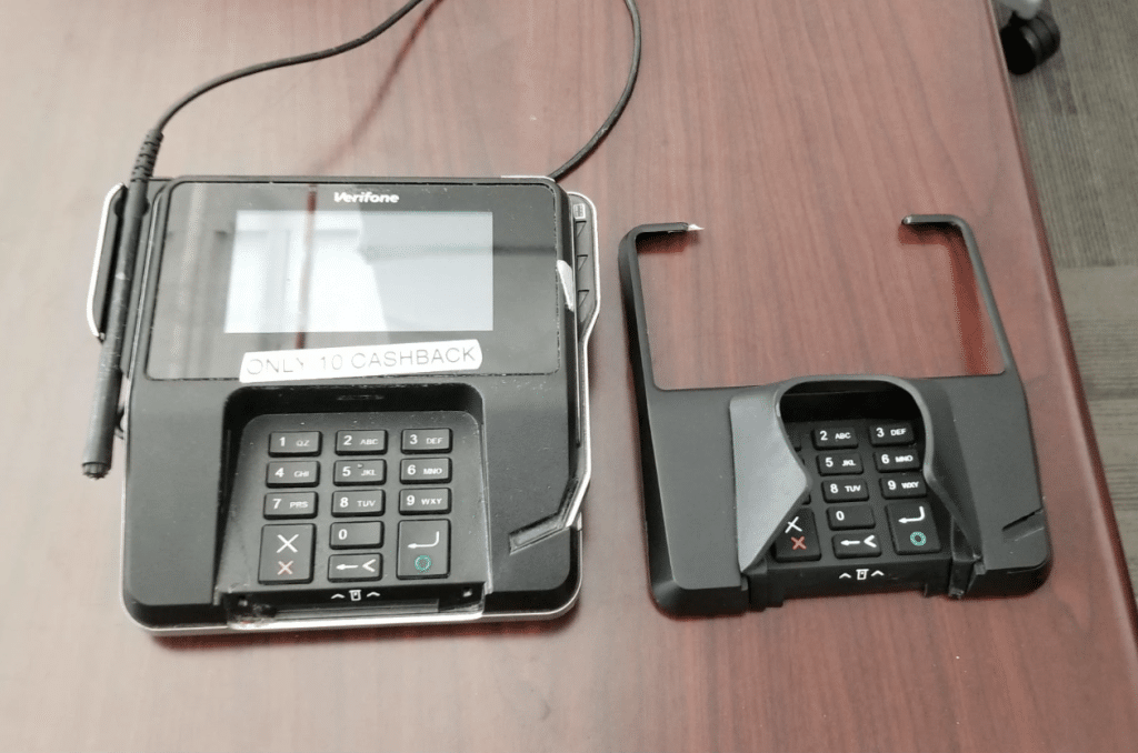 mx900 Verifone skimmer next to terminal